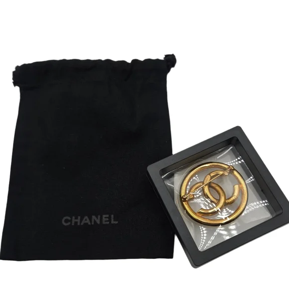 #1 Chanel Coco Mark Gold Interlocking C Brooch - Picture 4 of 15